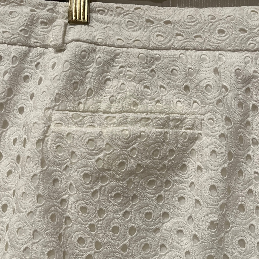 Banana Republic White Eyelet Women Shorts - Picture 3 of 4